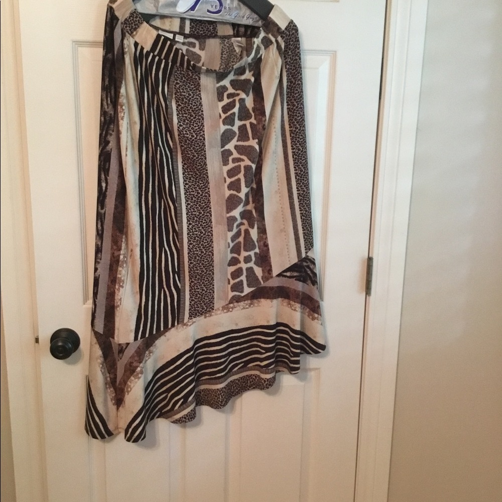 Beige & earth tones diagonal hem animal print skirt